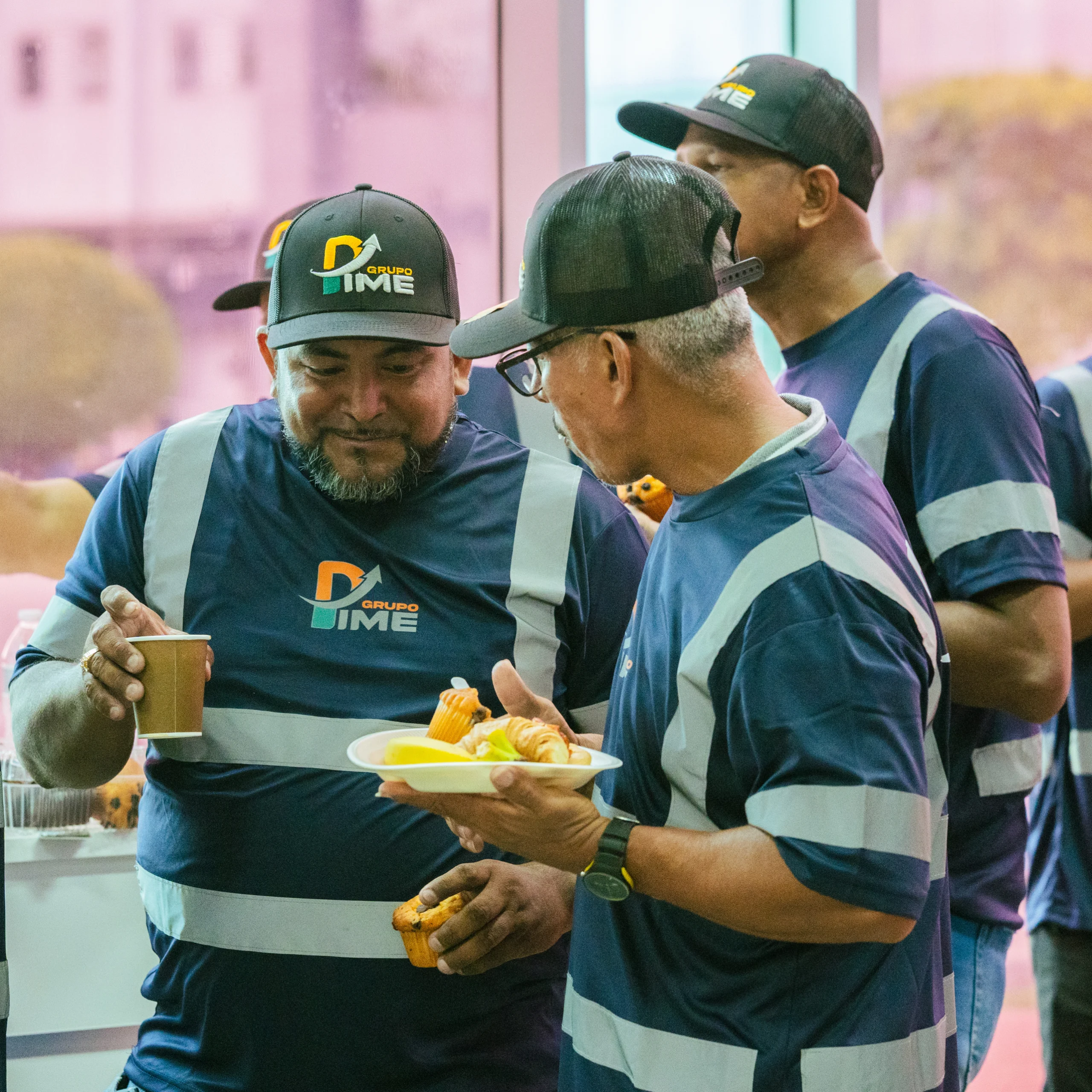 Camiones de carga listos para ruta
