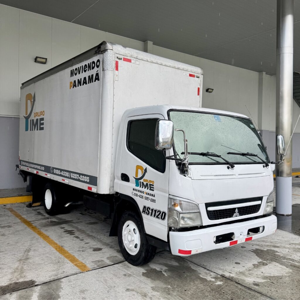 Camión Mitsubishi Canter, 2015